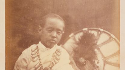 El príncipe Alemayehu, fotografiado por Julia Margaret Cameron.