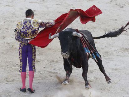 José María Manzanares, con la muleta en su faena en Nimes.