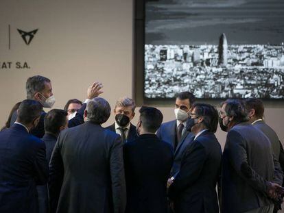 El rei Felip VI i el president del Govern espanyol, Pedro Sánchez, en l'acte del 70è aniversari de la fàbrica Seat de Martorell.