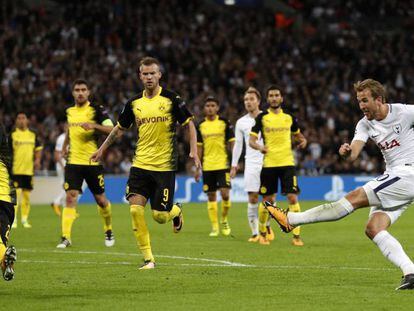 Kane mete el 3-1 al Dortmund.
