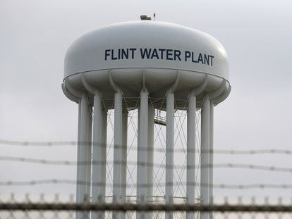 Depósito de agua en la ciudad de Flint (Michigan).