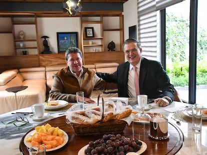Ricardo Monreal y Marcelo Ebrard durante un desayuno en la ciudad de Zacatecas, el 12 de septiembre de 2021.