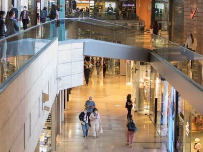 Los centros comerciales, como el de Illa Diagonal, en Barcelona, abrieron en la fase 2 de desconfinamiento.