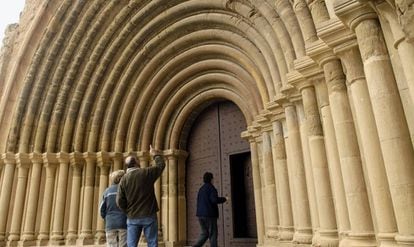 Portada románica del monasterio de Santa Maria de Sijena, Huesca.