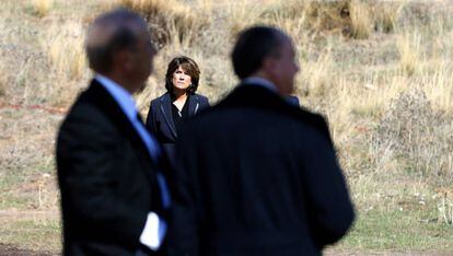 Dolores Delgado, junto a Francis Franco y el abogado de la familia, Utrera Molina.