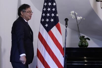 En una imagen de junio de 2022, el presidente de Colombia, Gustavo Petro, tras un encuentro con Jonathan Finer (fuera de cuadro), secretario principal adjunto de seguridad nacional de Estados Unidos, en Bogotá (Colombia).