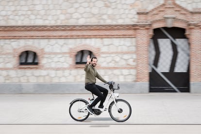 Cencerrado pedaleando por Madrid.
