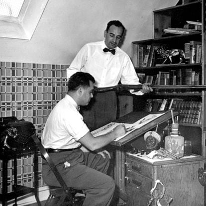 Jack Kirby, a la izquierda, y Joe Simon, en una imagen sin fecha difundida por la editorial Titan Books.