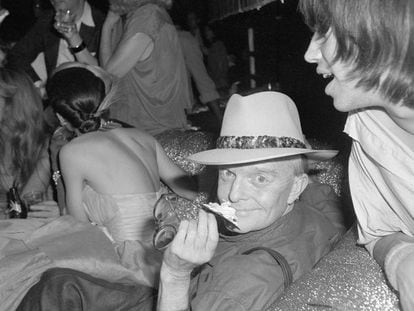 Truman Capote, en el décimo aniversario de la revista de Andy Warhol 'Interview' en el mítico Studio 54 neoyorquino en 1979.