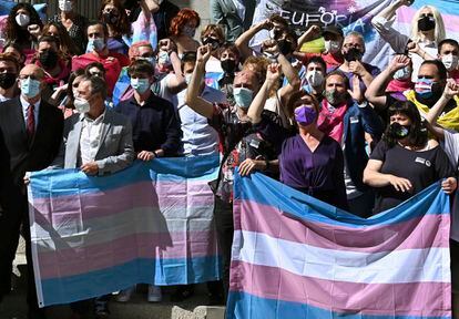 Concentración por los derechos del colectivo transexual frente al Congreso, el pasado 18 de mayo.