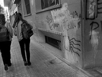 Pintadas contra la unidad ling&uuml;&iacute;stica de grupos anticatalanistas en Valencia a principios de los noventa.