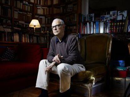 El escritor francés Patrick Modiano, en su apartamento parisiense.