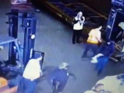 En vídeo, las cámaras de seguridad del aeropuerto de São Paulo captan la acción de los ladrones.