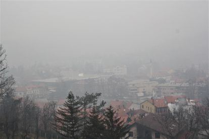 Vista de la contaminación en la ciudad de Tuzla al noroeste de de Bosnia-Herzegovina, el pasado octubre.