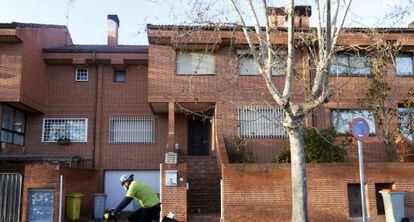 Adosado en venta, propiedad de Sareb, en la calle Escultor Peresejo 92, en el distrito de Aravaca (Madrid).