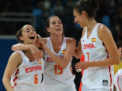 Las españolas celebran el pase a las semifinales de baloncesto.