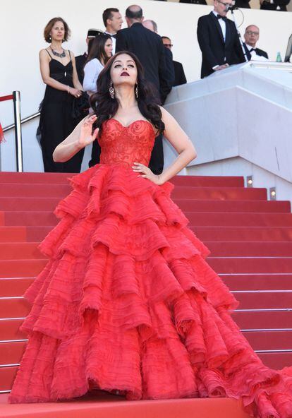Aishwarya Rai tampoco decepcionó en Cannes con este vestido de intenso rojo.