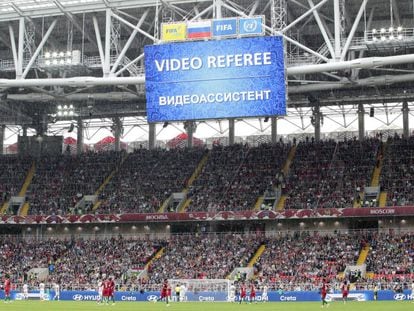 Imagen del videomarcador del Spartak Stadium de Mosc&uacute; durante el partido entre M&eacute;xico y Portugal.