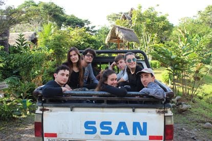 Varios alumnos de Las Musas en la expedición a La Amazonía de 2019, en una imagen cedida por el centro.