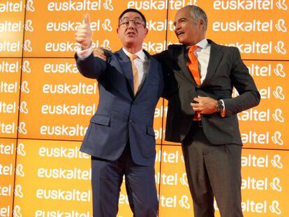 Alberto Garc&iacute;a Erauzkin, presidente de Euskaltel, y Fernando Ojeda, director general.