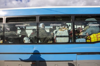 Mujeres en el autobús.