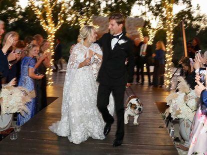 Kaley Cuoco y Karl Cook tras su boda.