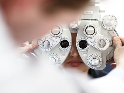 Revisión oftalmológica en un centro de la cadena de clínicas Baviera.