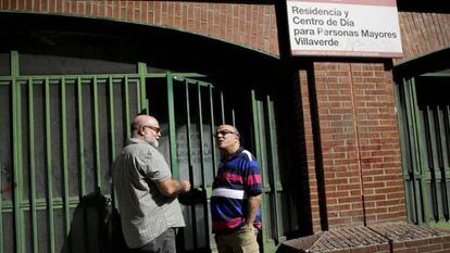 El presidente de la Fundación 26 de diciembre, Federico Armenteros, (izq) y Carlos Jorge Martínez, un futuro residente, en una imagen de archivo.