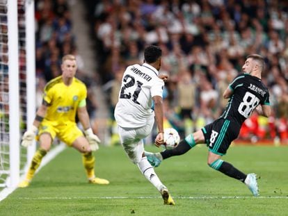 Rodrygo dispara en el partido Real Madrid-Celtic.