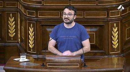 El diputado de la CUP Albert Botran, durante la intervención en la que se le retiró la palabra por hablar en catalán, el pasado 17 de mayo.