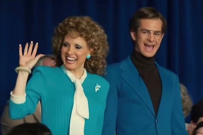 Jessica Chastain y Andrew Garfield, en 'Los ojos de Tammy Faye'