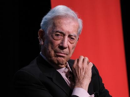 Mario Vargas Llosa, en abril, durante la conferencia 'El fuego de la imaginación', en el Instituto Cervantes de Madrid.
