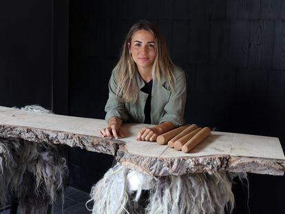 La interiorista Lorna de Santos en el restaurante que está decorando en Madrid.