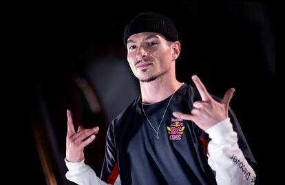 Juan de la Torre es XAK. Casi todos los b-boys y b-girls (chicos y chicas que bailan 'breaking') tienen apodo: un 'aka' ('also known as': también conocido como) con los que los demás los buscan en las redes sociales.