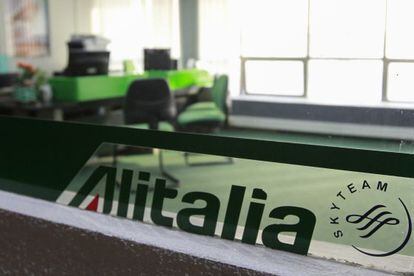 La oficina de Alitalia cerrada en Caracas