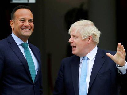 El primer ministro irlandés, Leo Varadkar, y su homólogo británico, Boris Johnson.