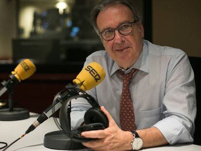 Entrevista a Josep Cuní en los estudios de la cadena SER Barcelona.
