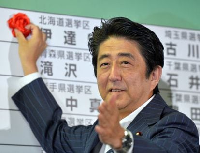El primer ministro Abe este domingo en la sede de su partido en Tokio. 