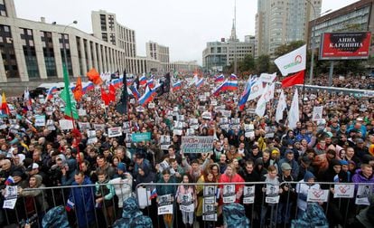 Miles de manifestantes piden que se permita participar a candidatos de la oposición en las próximas elecciones municipales, el sábado en Moscú.