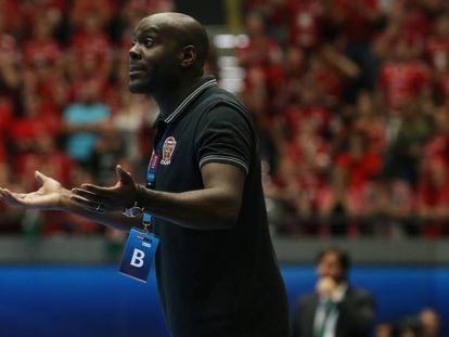 David Davis, entrenador del Veszprem, esta temporada en Champions.