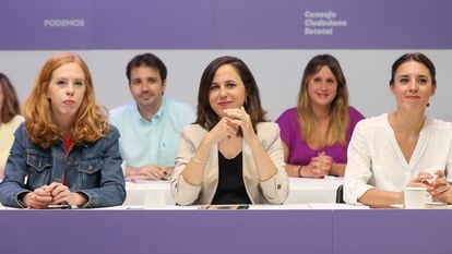 La secretaria de Organización de Podemos, Lilith Verstrynge; la ministra de Derechos Sociales, Ione Belarra; y la ministra de Igualdad, Irene Montero, el viernes pasado en la sede de Podemos.