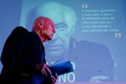El escritor uruguayo Eduardo Galeano inaugura la II Bienal del Libro de Brasilia.
