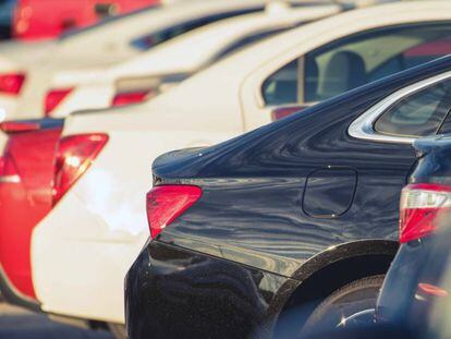 Las ventas de coches rebajan su caída en junio al 36,7%
