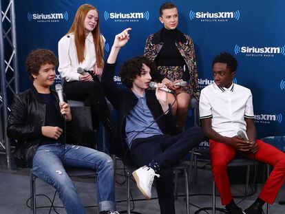 Sadie Sink, Millie Bobby Brown, Caleb McLaughlin, Finn Wolfhard y Gaten Matarazzo, los actores más jóvenes de 'Stranger Things', durante una entrevista en un programa de radio el pasado 1 de noviembre.