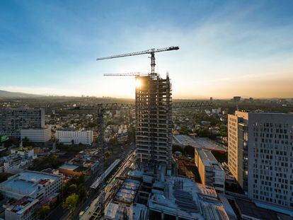 Vista aérea del conjunto habitacional y comercial "Espacio Condesa", en Ciudad de México.