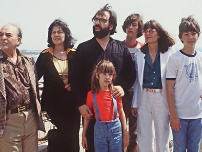 De izquierda a derecha: Carmine Coppola, su esposa Pennito, Francis, Sof&iacute;a, Gian Carlo, Eleanor y Roman, en Cannes en 1979