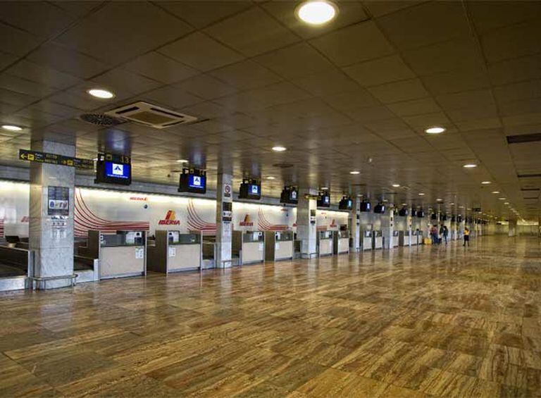 La antigua terminal T2 del aeropuerto de El Prat Cataluña EL PAÍS