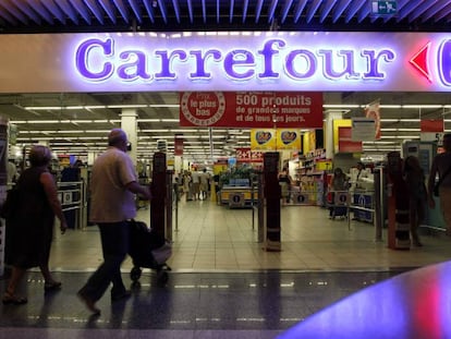 Ingreso de un supermercado de Carrefour en París. 