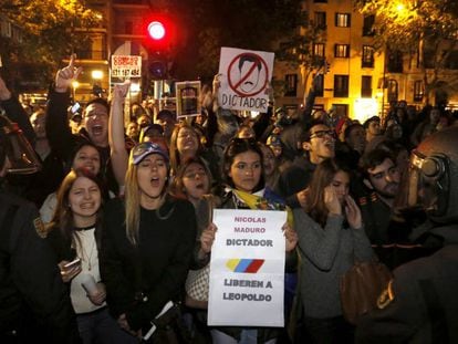Protesta frente al centro cultural 'Venezuela Diversidad Cultural', este jueves en Madrid.