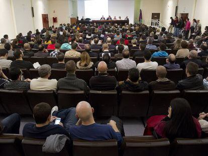 Asamblea de extrabajadores de Isofoton en M&aacute;laga.